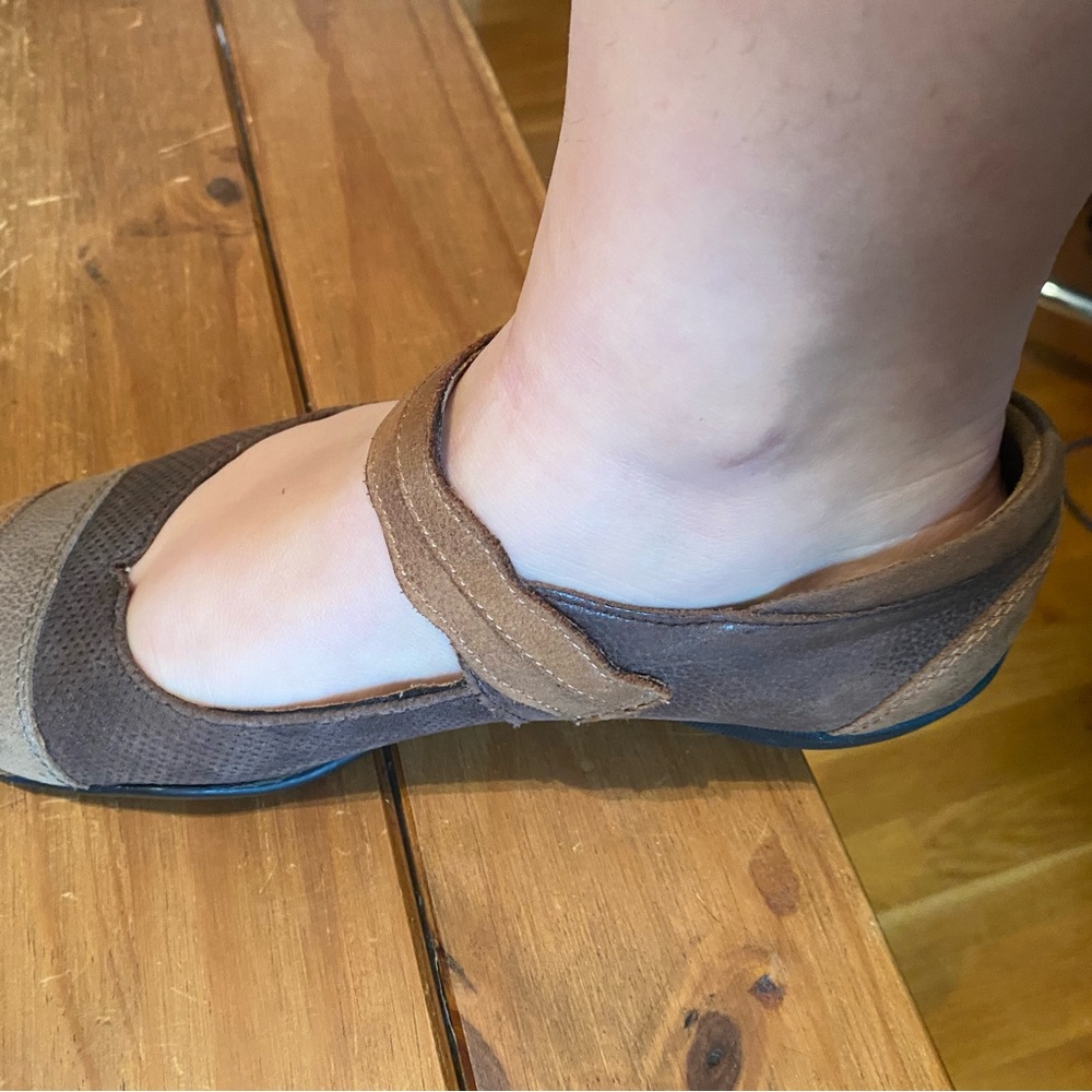 Taos Footwear Brown Tan Mary Jane Strap Flats - Picture 4 of 4